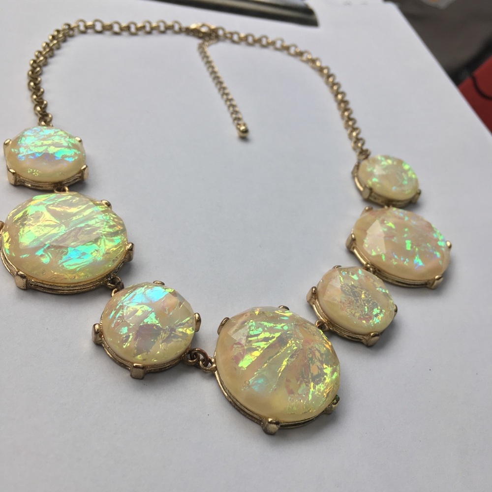 White/yellow shiny stone necklace
